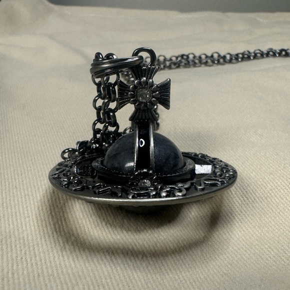 Vivienne Westwood Black Orb Necklace Large - Picture 5 of 7